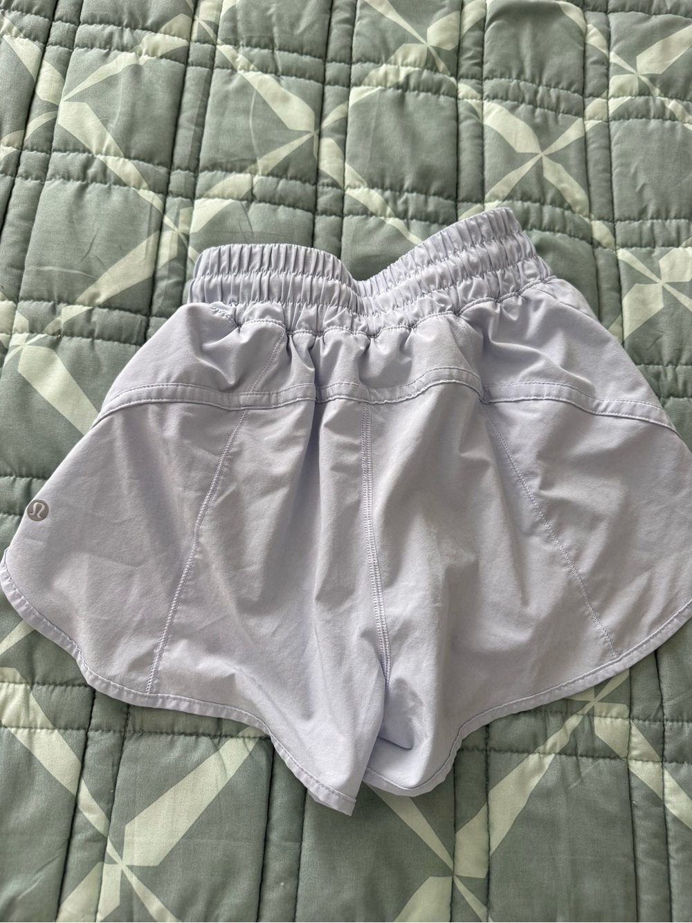 Lululemon Hotty Hot shorts Sz 4 Light Blue